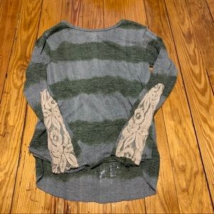 Striped lace long sleeve 💚
